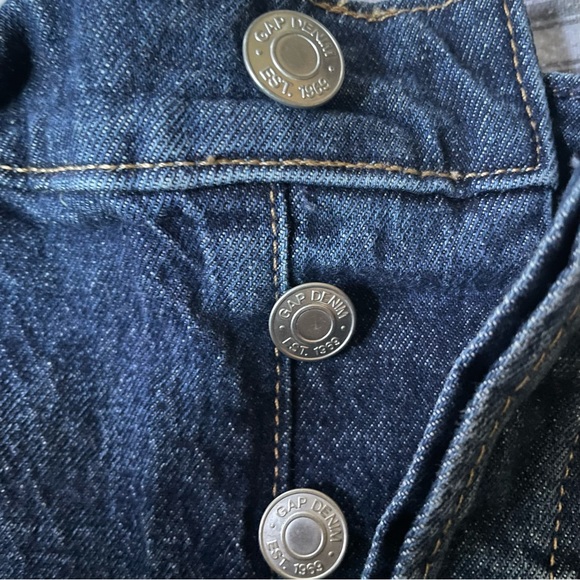 Women’s Gap Denim Cheeky Shorts - Picture 3 of 6